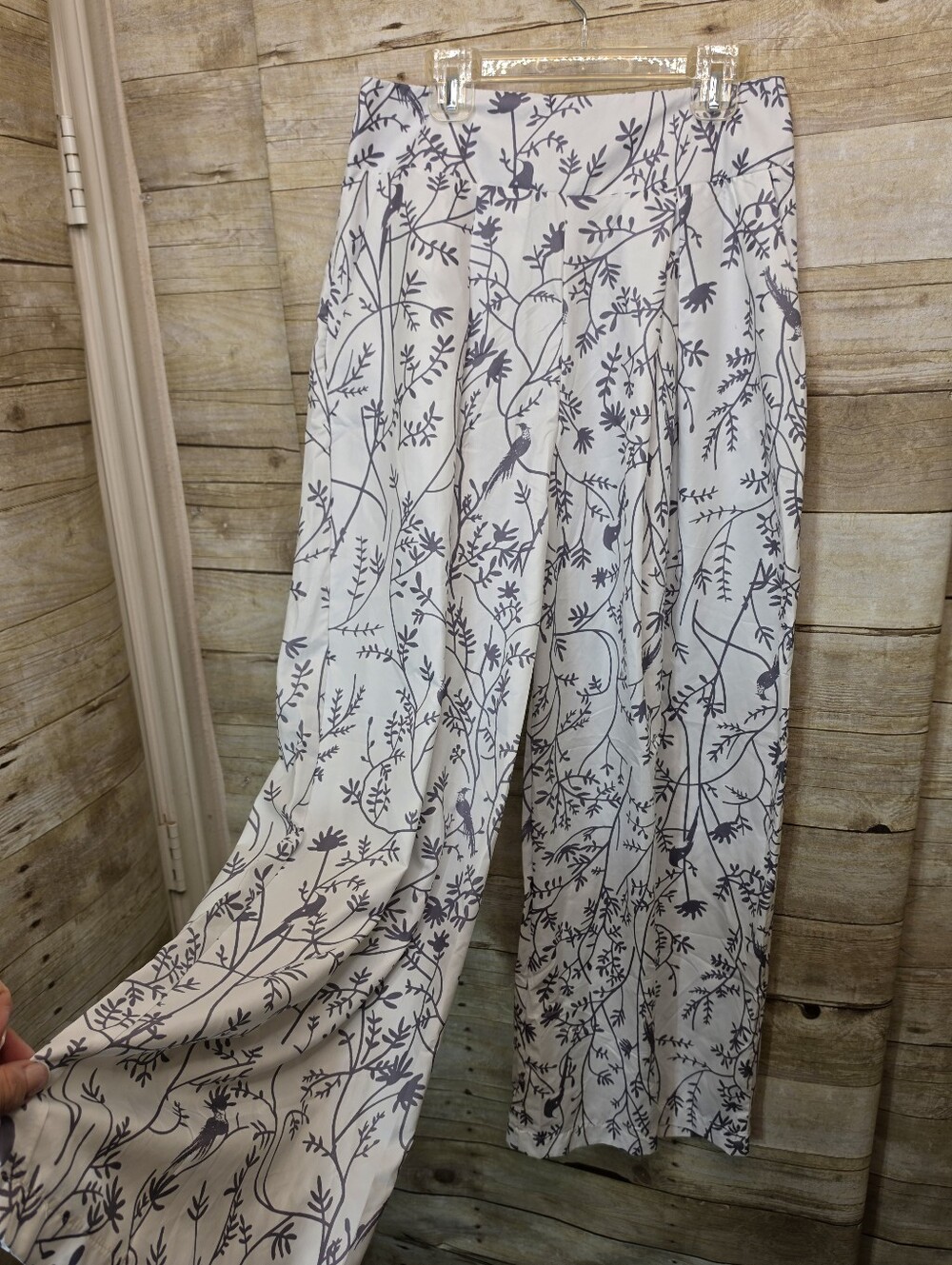 Women's Wide-Leg Printed Palazzo Pants - White with Gray Botanical Print